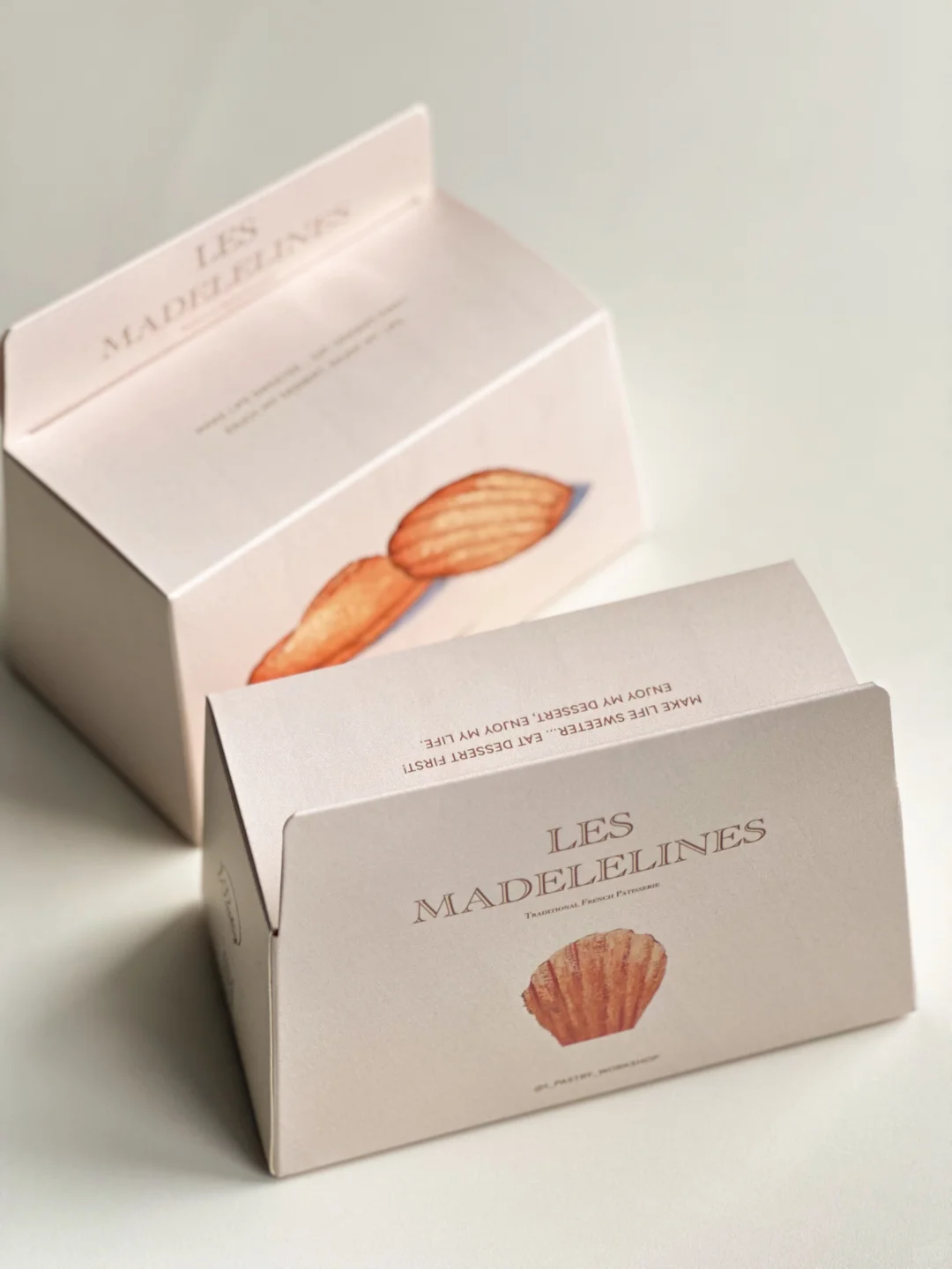 Custom dessert packaging box for bakery and pastry products