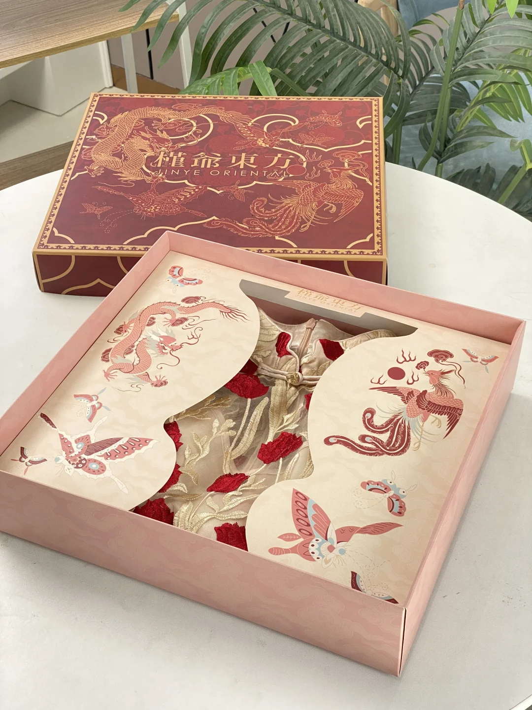 Custom lid and base apparel gift box for clothing packaging