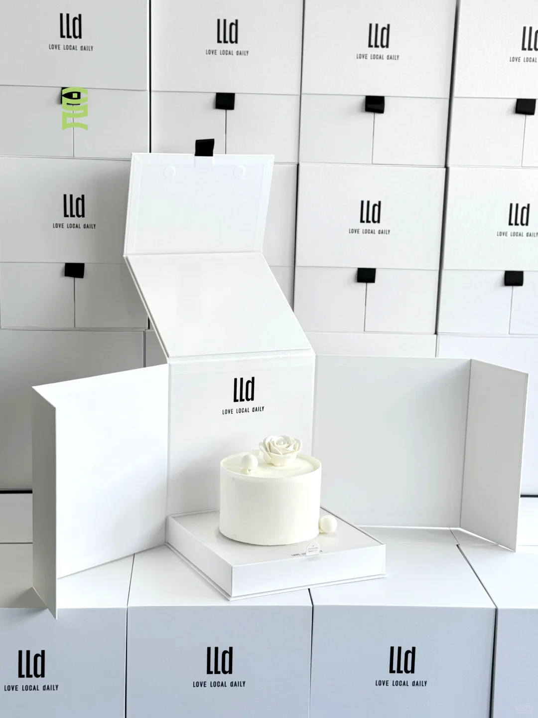 flat pack magnetic cake box easy packing.jpg